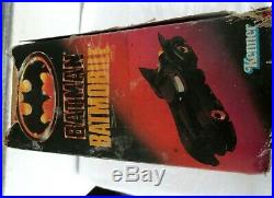 BATMAN THE DARK KNIGHT COLLECTION BATMOBILE KENNER 1990 IN BOX (damaged box)