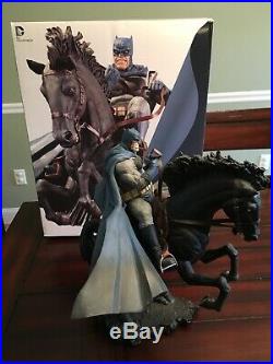 Batman The Dark Knight Returns A Call to Arms Statue 14 Tall Frank Miller DC