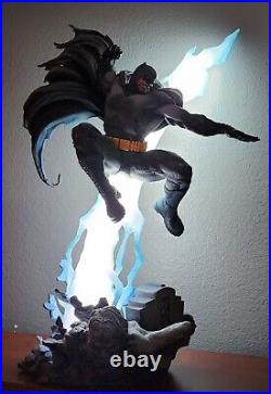 Batman The Dark Knight Returns Premium Format Statue Sideshow