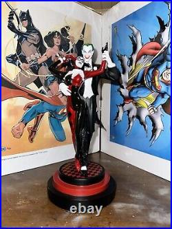 DC Collectables The Joker & Harley Quinn 12.5 Statue. Batman Harley Quinn