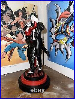DC Collectables The Joker & Harley Quinn 12.5 Statue. Batman Harley Quinn