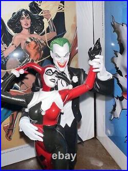 DC Collectables The Joker & Harley Quinn 12.5 Statue. Batman Harley Quinn