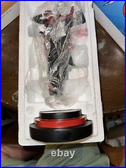 DC Collectables The Joker & Harley Quinn 12.5 Statue. Batman Harley Quinn
