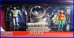 DC Collectibles Batman The Animated Series The Batmobile Deluxe Edition Unopened