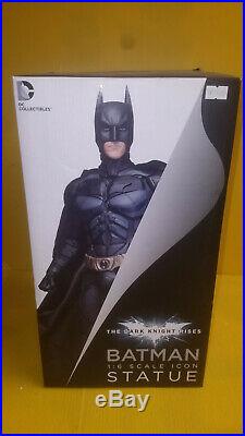 DC Collectibles Batman The Dark Knight 16 Scale Statue