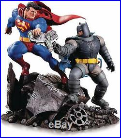 DC Collectibles The Dark Knight Returns Batman Vs. Superman Mini Battle Statue