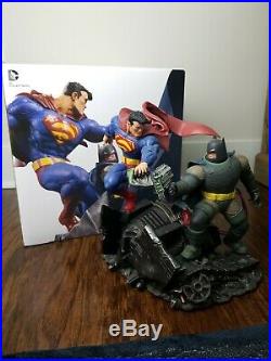 DC Collectibles The Dark Knight Returns Batman Vs Superman Statue