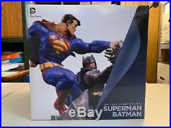 DC Collectibles The Dark Knight Returns Superman Batman Statue Frank Miller