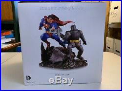 DC Collectibles The Dark Knight Returns Superman Batman Statue Frank Miller