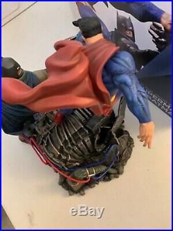 DC Collectibles The Dark Knight Returns Superman Batman Statue Frank Miller