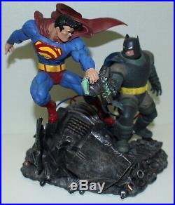 DC Collectibles The Dark Knight Returns Superman vs Batman Full Size Statue New