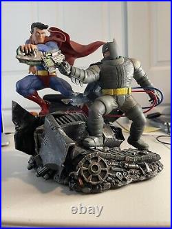 DC Collectibles The Dark Knight Returns Superman vs. Batman Statue