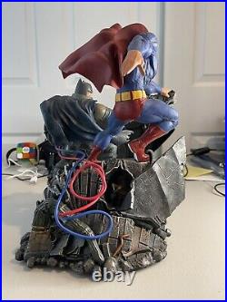 DC Collectibles The Dark Knight Returns Superman vs. Batman Statue