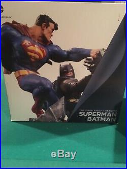 DC Collectibles The Dark Knight Returns Superman vs. Batman Statue