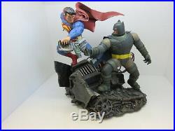 DC Collectibles The Dark Knight Returns Superman vs. Batman Statue New