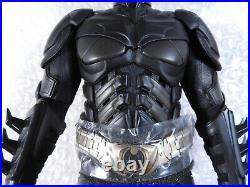Hot Toys 16 The Dark Knight BATMAN ARMORY With DX12 Batman Figure MMS234
