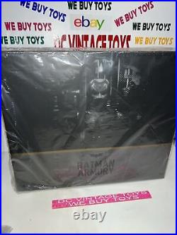 Hot Toys 1/6 The Dark Knight Batman Armory with Batman Figure Scale MMS234