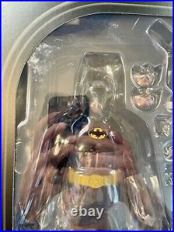 Hot Toys DC Comics 1989 Batman Deluxe MMS693 1/6 Sideshow Michael Keaton