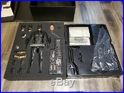 Hot Toys DX12 TDKR The Dark Knight Rises Batman Collectible FIgure 1/6