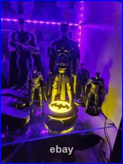 Hot Toys MMS712 DC The Flash (2023) Batman Modern Suit 1/6 Scale Figure
