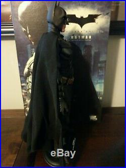 Hot Toys MMS71 The Dark Knight Batman Collectible Figure