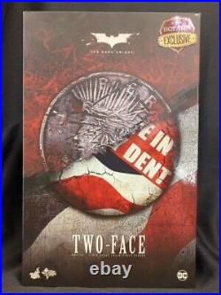 Hot Toys The Dark Knight Two Face 1/6 Scale Collectible Action Figure MMS546 NEW
