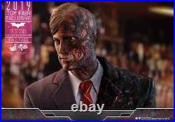 Hot Toys The Dark Knight Two Face 1/6 Scale Collectible Action Figure MMS546 NEW