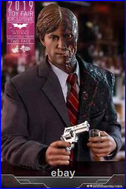 Hot Toys The Dark Knight Two Face 1/6 Scale Collectible Action Figure MMS546 NEW