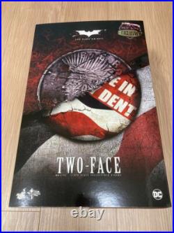 Hot Toys The Dark Knight Two Face 1/6th Scale Collectible Figure MMS546 MINT