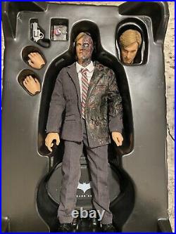 Hot Toys The Dark Knight Two Face 1/6th Scale Collectible Figure MMS-81