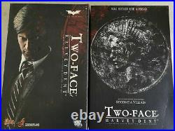 Hot Toys Two Face Harvey Dent The Dark Knight 1/6 sideshow Collectible Figure