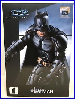 Iron Studios Batman The Dark Knight 1/10 Art Scale Deluxe Resin Statue