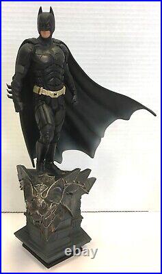 Iron Studios Batman The Dark Knight 1/10 Art Scale Deluxe Resin Statue