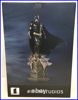 Iron Studios Batman The Dark Knight 1/10 Art Scale Deluxe Resin Statue