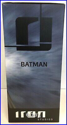 Iron Studios Batman The Dark Knight 1/10 Art Scale Deluxe Resin Statue