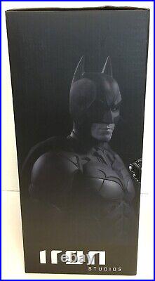 Iron Studios Batman The Dark Knight 1/10 Art Scale Deluxe Resin Statue