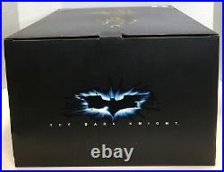 Iron Studios Batman The Dark Knight 1/10 Art Scale Deluxe Resin Statue
