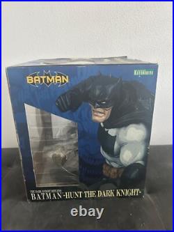 Kotobukiya ARTFX Batman Hunt the Dark Knight statue