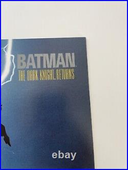 NEWSSTAND BATMAN, THE DARK KNIGHT RETURNS #1 (1986) 2nd Print! Frank Miller
