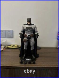 No hot toys custom 1/6 The Dark Knight Returns batman figure