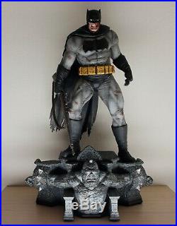Prime 1 Studio Sideshow The Dark Knight Returns Batman + 2 custom Heads +Stands