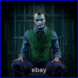 SIDESHOW The Joker (The Dark Knight) Heath Ledger Premium Format Statue Figure