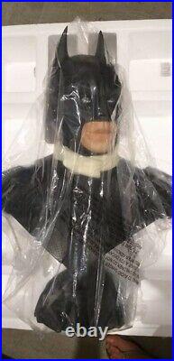 Sideshow 1/1 The Dark Knight Batman Bust. Cape Never Displayed