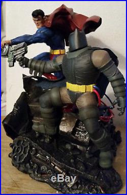 Superman Vs Batman Statue The Dark Knight Returns Cracked Foot DC Comics