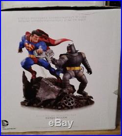 Superman Vs Batman Statue The Dark Knight Returns Cracked Foot DC Comics