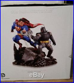 Superman Vs Batman Statue The Dark Knight Returns Cracked Foot & Hand DC Comics