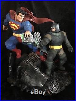 The Dark Knight Returns Batman vs Superman Statue