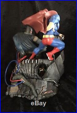 The Dark Knight Returns Batman vs Superman Statue