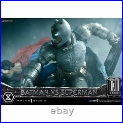 The Dark Knight Returns Batman vs Superman Ultimate Diorama Masterline 1/3 Scale