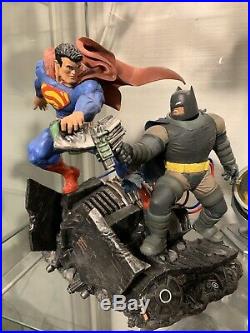 The Dark Knight Returns Superman vs Batman Battle Statue DC Comics Frank Miller